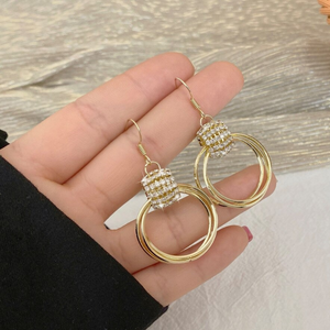 Moleno | Circle Diamond Earrings